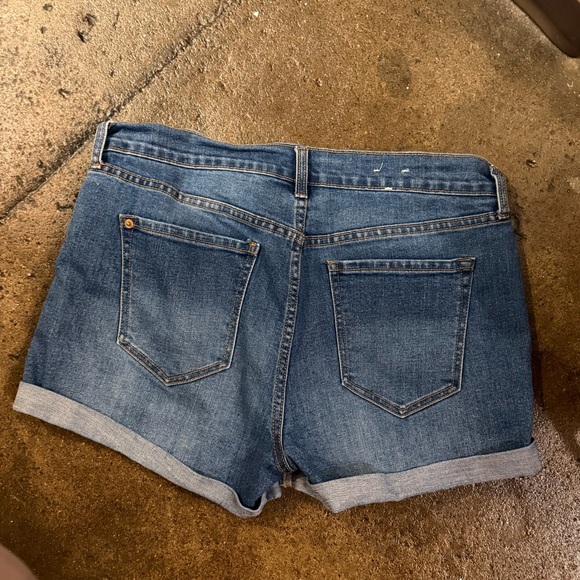 Old Navy Boyfriend Women's Shorts - women’s size 8 - Picture 4 of 4